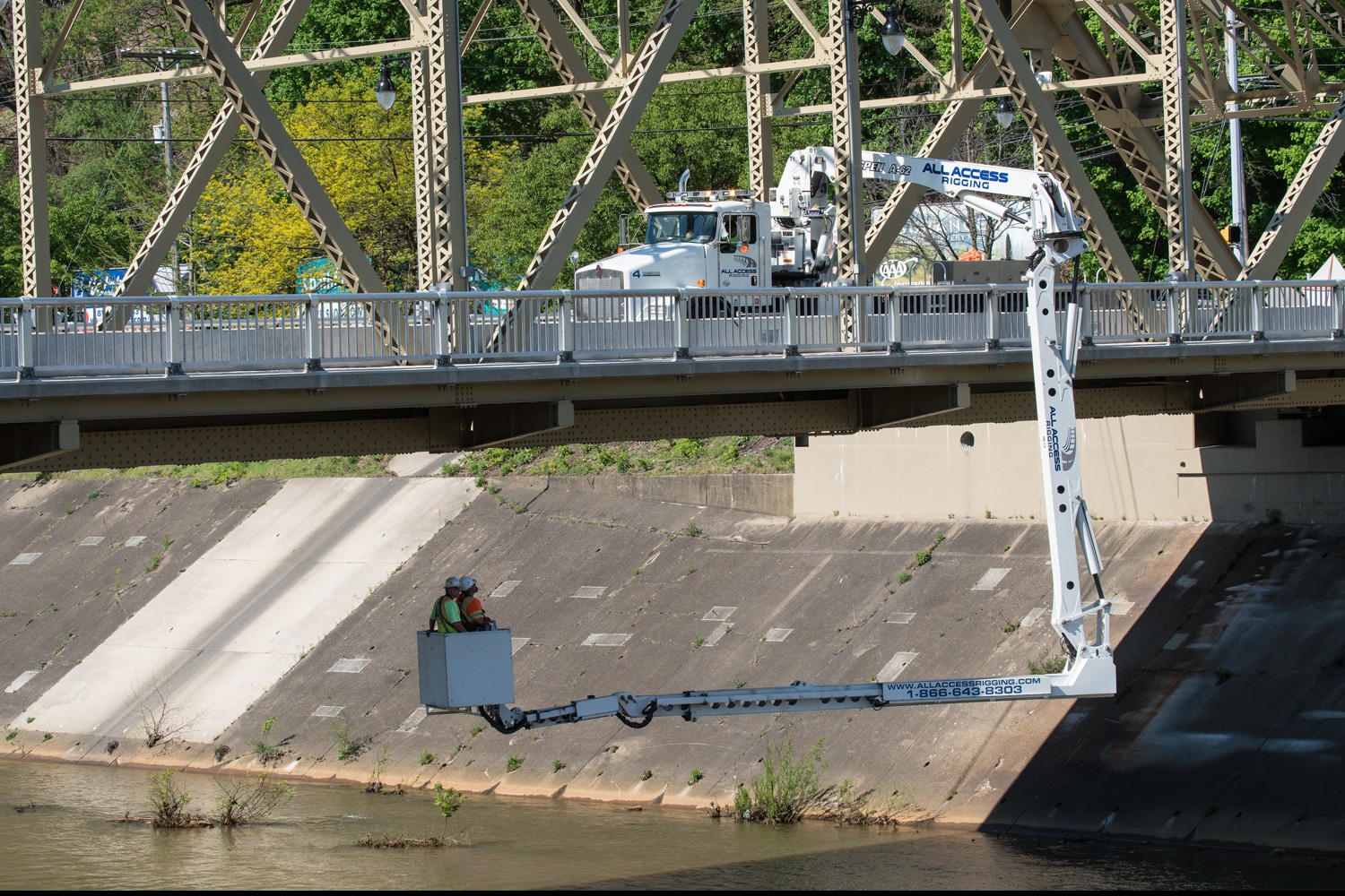 Hickory St slider image 1